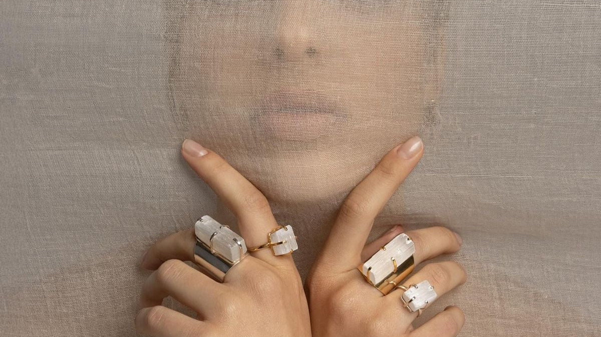 ✨ Quels bijoux ne noircissent pas ? Le guide pour choisir des bijoux qui durent