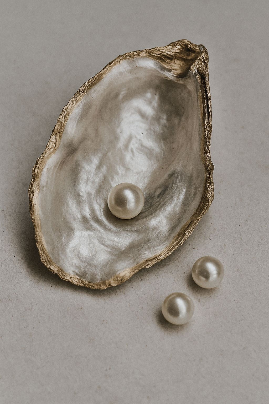 ✨ Pourquoi tes bijoux doivent dire qui tu es (et pas juste compléter ta tenue)